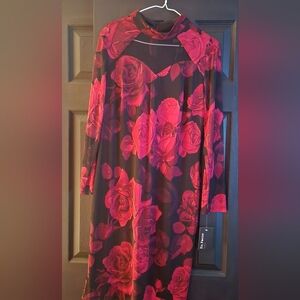 En Focus Studio Black with roses 🌹 mesh dress..